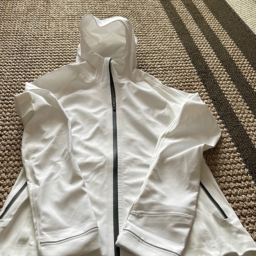 Pre-own luluemon white jkt size10